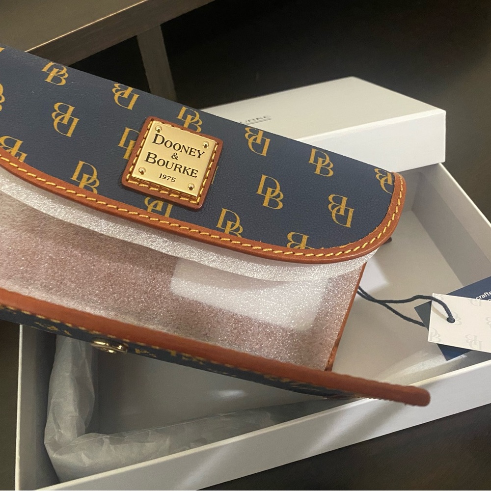 Authentic Dooney & Bourke Gretta Wallet